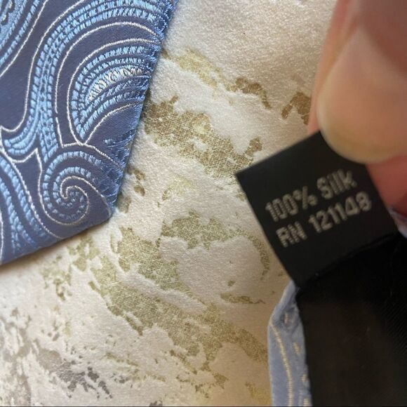 Michael Kors 100% Silk Paisley Tie - Picture 2 of 11